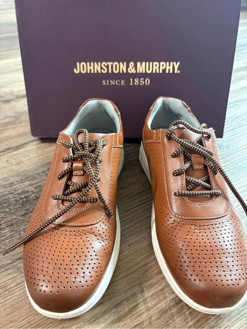Johnston & Murphy Big Kid Activate U-Throat shoe.